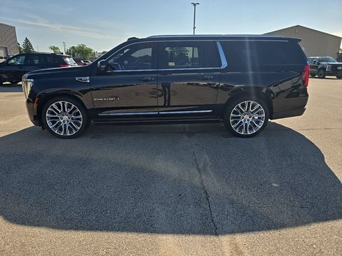 Used 2026 GMC Yukon XL Denali w/ Denali Reserve Package AWD/4WD image 3