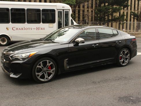 Used 2018 Kia Stinger GT2 image 12