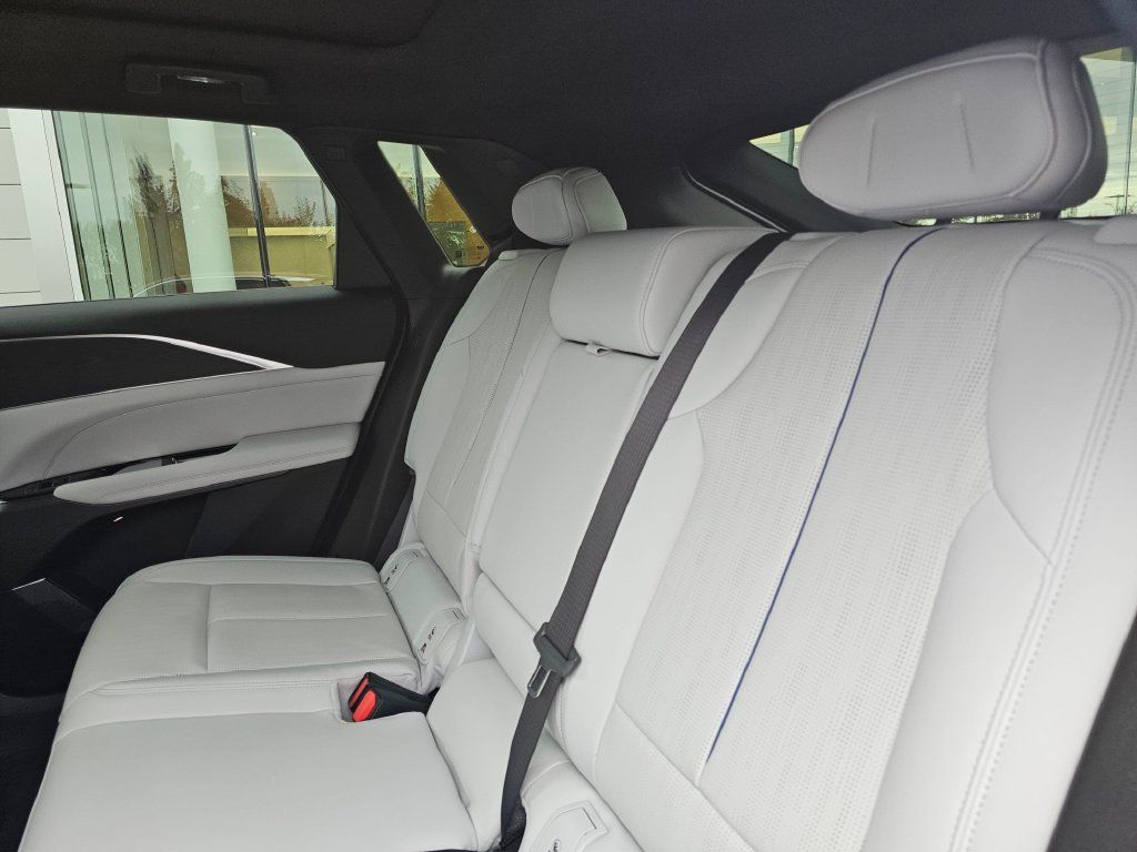 Certified 2024 Cadillac Lyriq Luxury AWD/4WD image 21