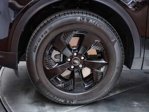 Used 2023 Land Rover Discovery Sport SE image 9