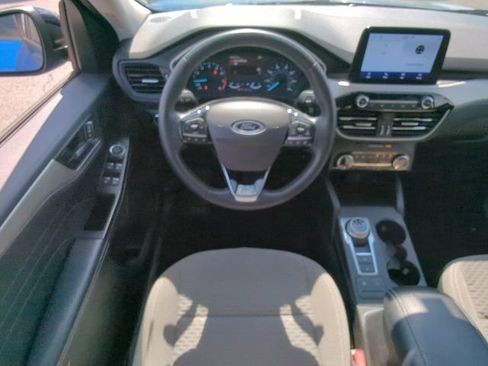 Used 2022 Ford Escape SE w/ SE Sport Appearance Package AWD/4WD image 6