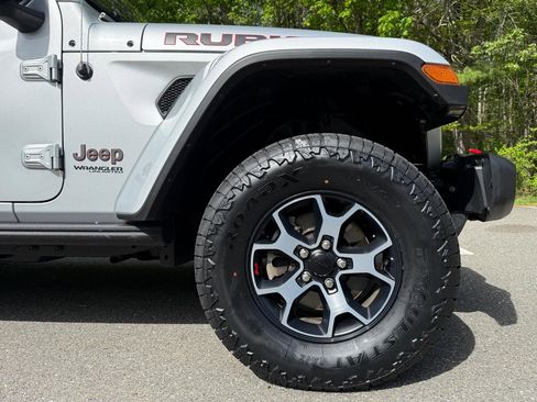 Used 2022 Jeep Wrangler Unlimited Rubicon w/ Dual Top Group AWD/4WD image 12