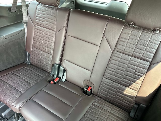 Used 2023 Cadillac Escalade ESV Premium Luxury Platinum AWD/4WD image 14