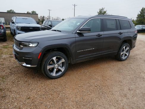 New 2025 Jeep Grand Cherokee L Limited image 7