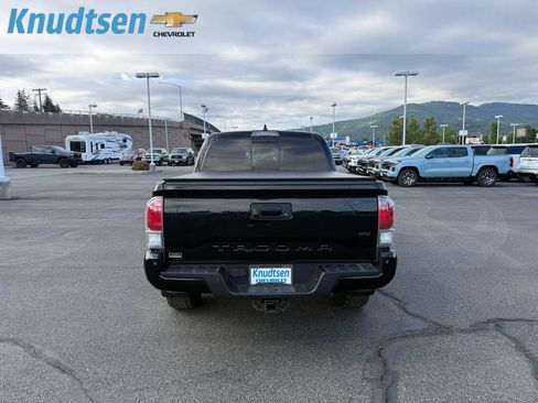 Used 2021 Toyota Tacoma TRD Off-Road w/ Technology Package AWD/4WD image 6