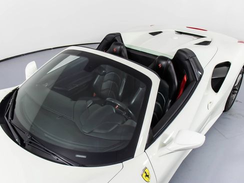 Certified 2019 Ferrari 488 Spider RWD image 32
