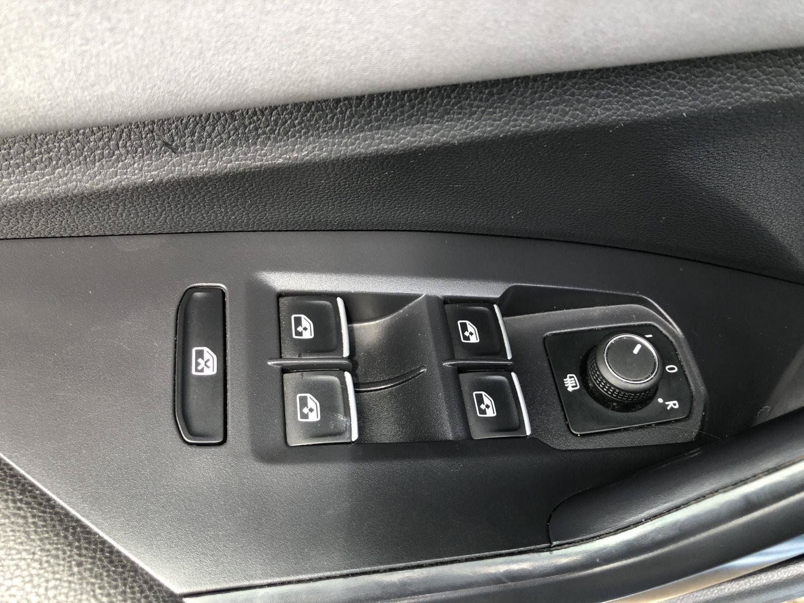 Used 2025 Volkswagen Jetta SE FWD image 17