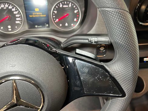 Used 2025 Mercedes-Benz Sprinter 2500 image 27