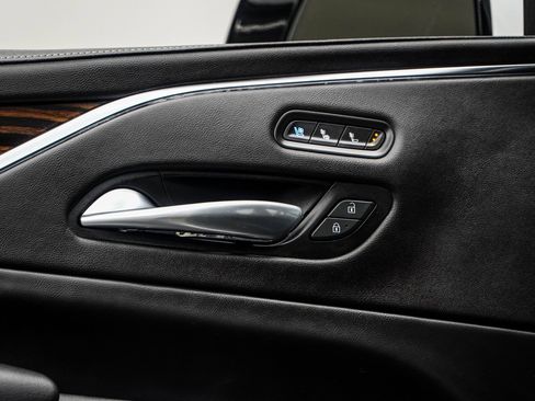 Used 2023 Cadillac Escalade Premium Luxury image 37