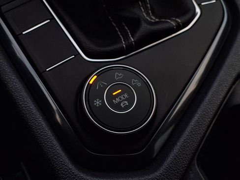 Used 2022 Volkswagen Tiguan SE image 30