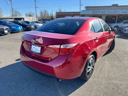 Used 2018 Toyota Corolla LE image 3