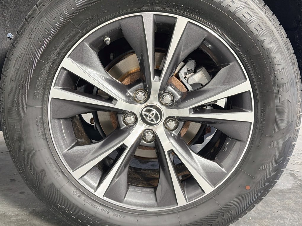 Used 2018 Toyota Highlander LE FWD image 30