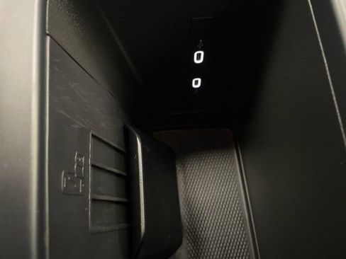 Certified 2025 Volkswagen Tiguan SE R-Line image 23