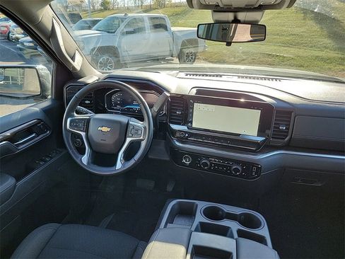 Used 2022 Chevrolet Silverado 1500 LT image 9