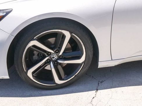 Used 2018 Honda Accord Sport image 5