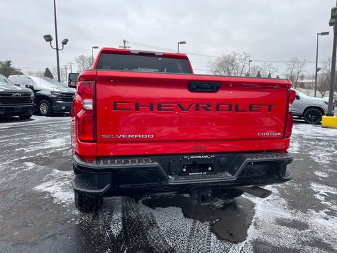 Used 2020 Chevrolet Silverado 2500 Custom w/ Custom Value Package image 4