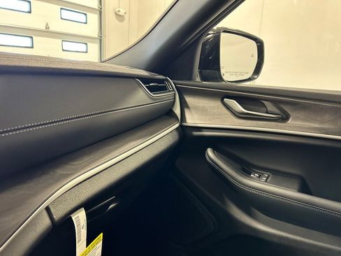 New 2025 Jeep Grand Cherokee Limited image 27