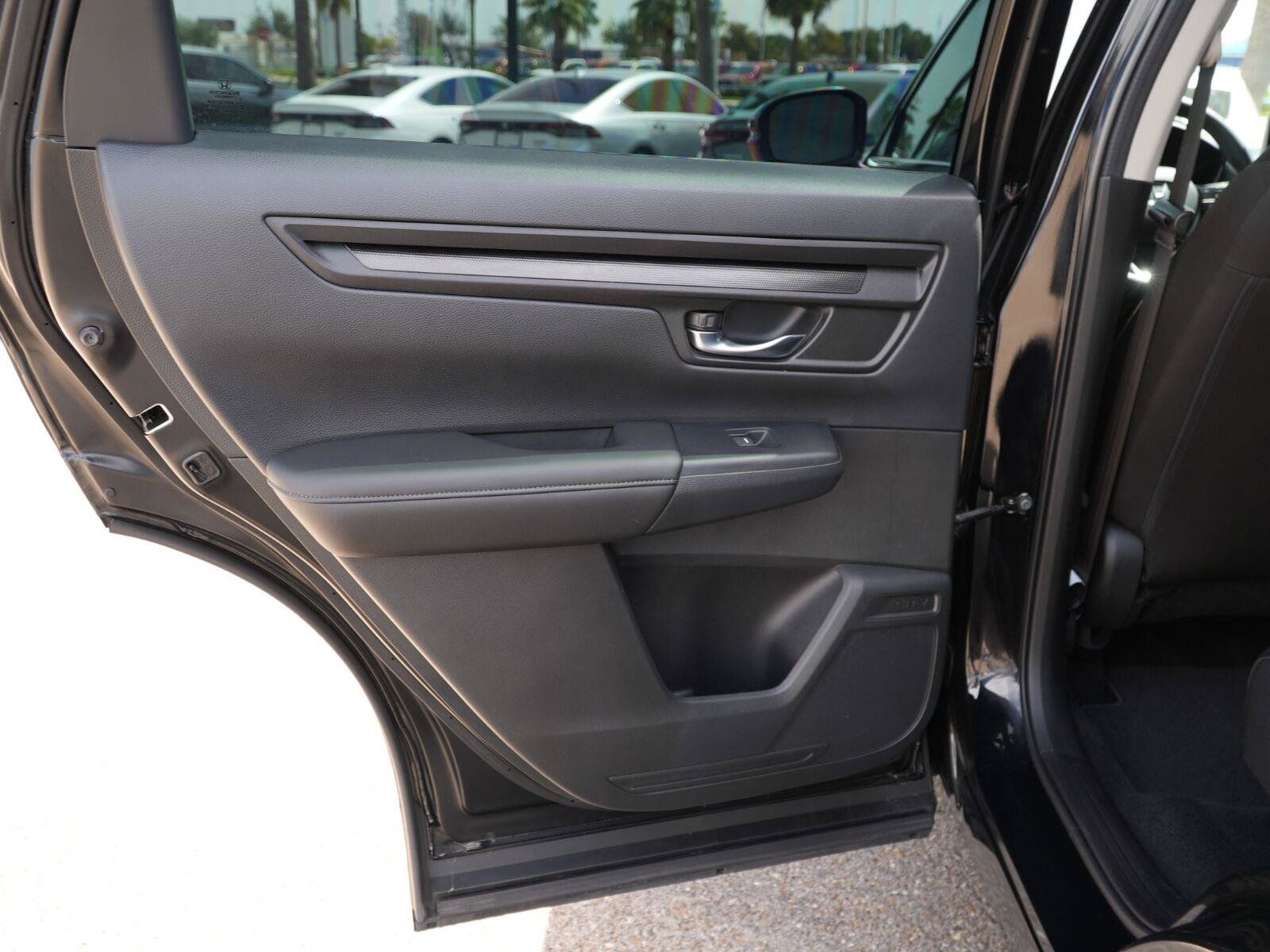Used 2025 Honda CR-V LX image 17