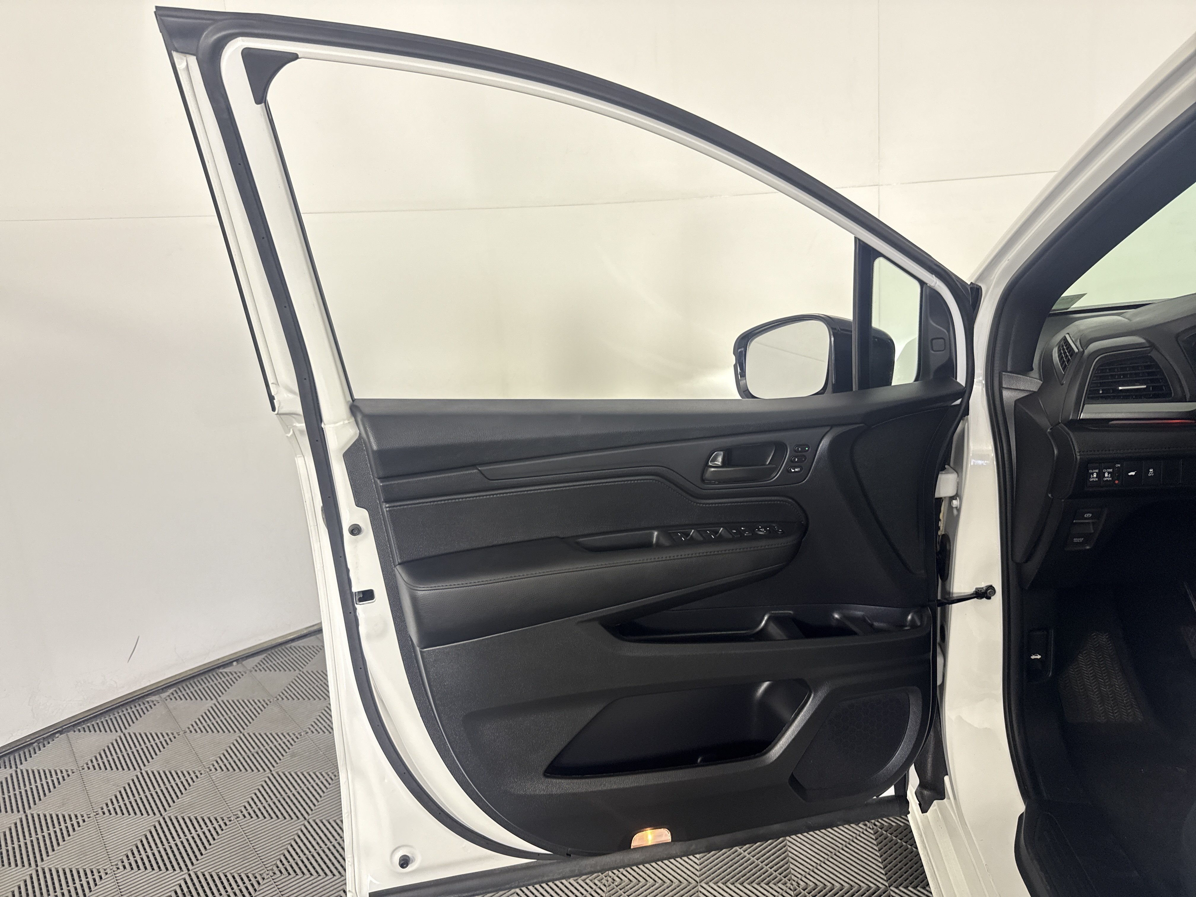 Used 2025 Honda Odyssey Sport-L image 15