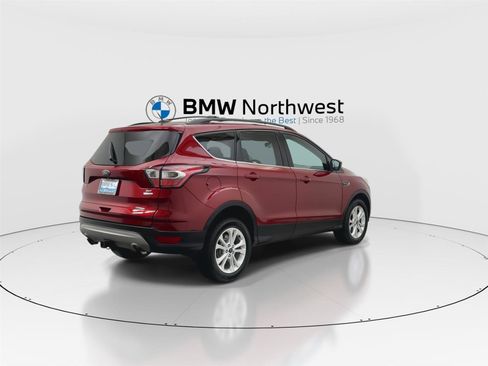 Used 2017 Ford Escape SE w/ Equipment Group 201A image 3