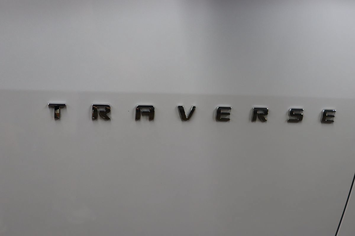 Used 2023 Chevrolet Traverse Premier FWD image 10