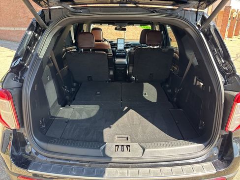 Used 2022 Ford Explorer Platinum w/ Equipment Group 601A AWD/4WD image 9