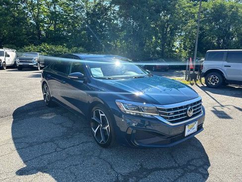 Used 2020 Volkswagen Passat 2.0T R-Line FWD image 1