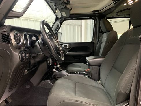 Used 2019 Jeep Wrangler Unlimited Sahara w/ Cold Weather Group AWD/4WD image 4