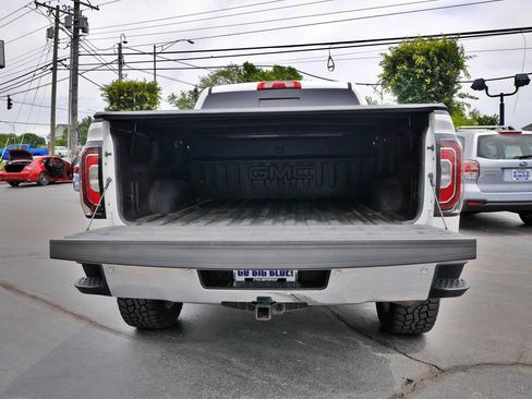 Used 2018 GMC Sierra 1500 SLT w/ SLT Premium Package AWD/4WD image 15