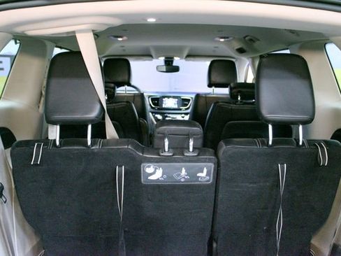 Used 2020 Chrysler Voyager Lxi FWD image 16