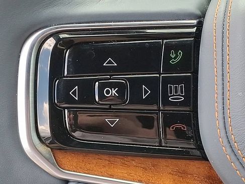 Used 2022 Jeep Grand Wagoneer Series III w/ Flexible Seating Group AWD/4WD image 21