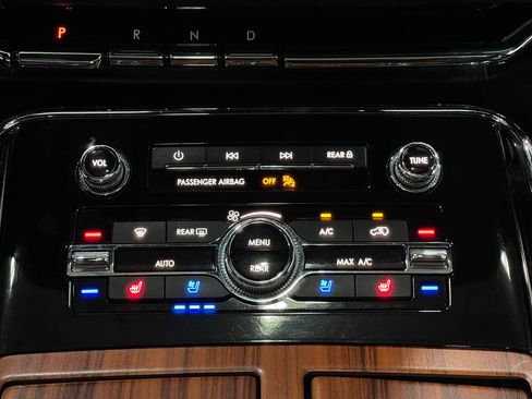 Used 2019 Lincoln Navigator Reserve AWD/4WD image 25