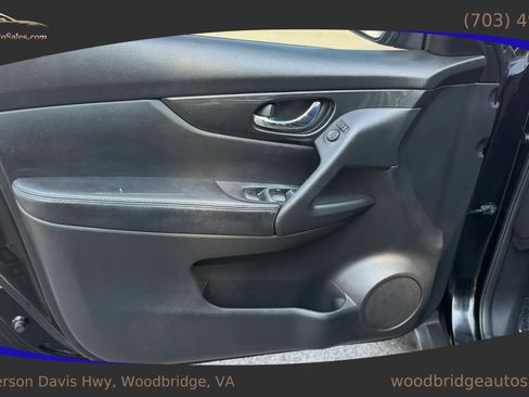 Used 2017 Nissan Rogue SV w/ SV Premium Package FWD image 9
