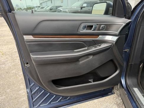 Used 2016 Ford Explorer Limited w/ Equipment Group 301A FWD image 11