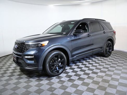 Used 2023 Ford Explorer ST-Line w/ Class IV Trailer Tow Package AWD/4WD image 5