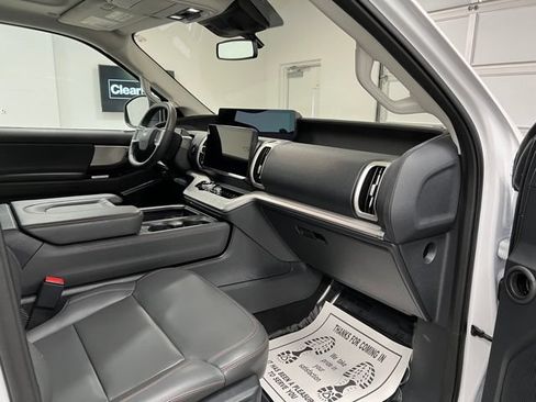 Used 2025 Ford Expedition Active AWD/4WD image 54