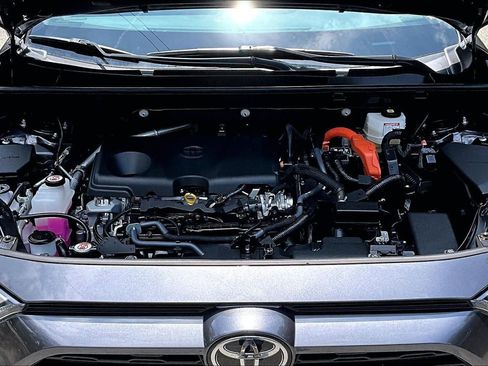 Used 2025 Toyota RAV4 XLE AWD/4WD image 31