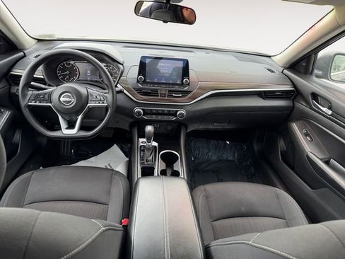 Used 2024 Nissan Altima 2.5 SV image 10