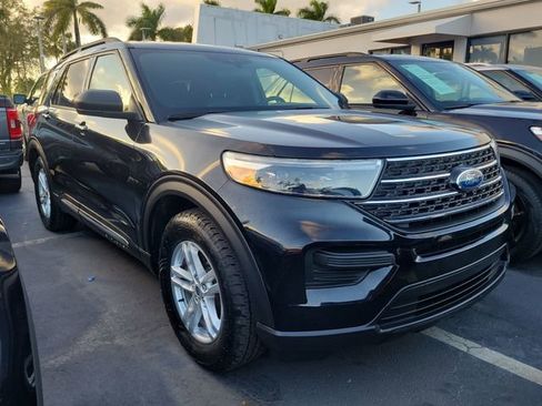 Used 2020 Ford Explorer XLT image 2