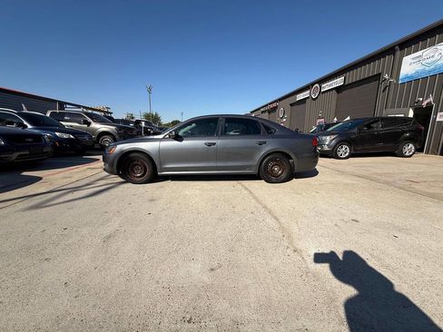 Used 2014 Volkswagen Passat 1.8T S image 2