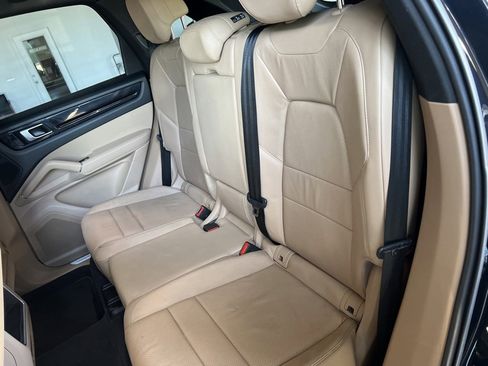 Used 2020 Porsche Cayenne image 8