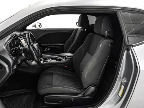 Used 2017 Dodge Challenger R/T image 18