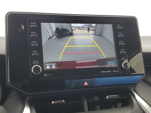 Used 2022 Toyota Venza LE image 29