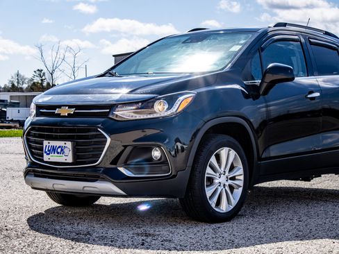 Used 2017 Chevrolet Trax Premier w/ Driver Confidence II Package AWD/4WD image 13