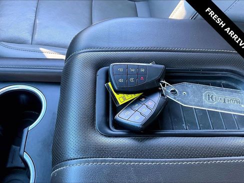 Used 2021 GMC Yukon SLT w/ SLT Luxury Package image 34