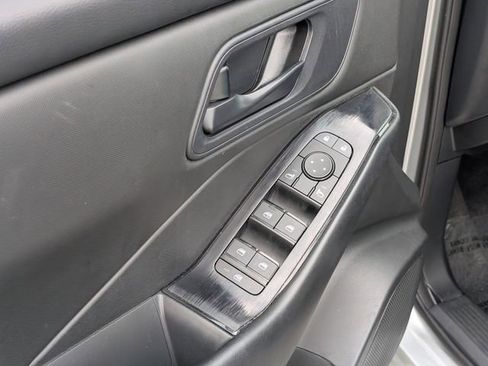 Used 2024 Nissan Rogue S image 21