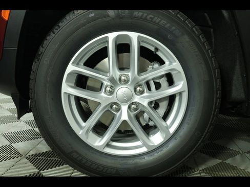 New 2025 Jeep Grand Cherokee Laredo X w/ Luxury Tech Group I image 12