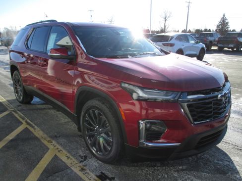 Certified 2023 Chevrolet Traverse RS w/ LPO, Floor Liner Package image 7