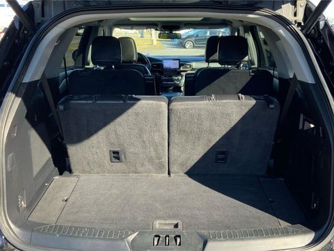 Used 2022 Ford Explorer Limited image 12