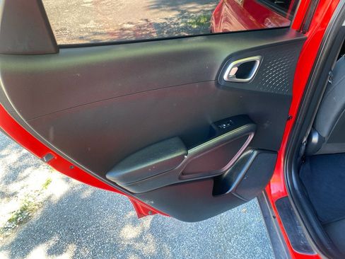 Used 2021 Kia Soul S FWD image 19